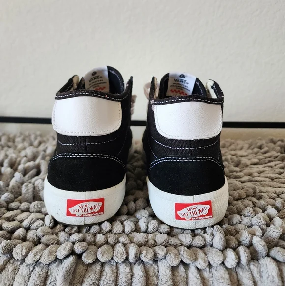 Vans Black and White Women's Sneakers - Picture 7 of 12